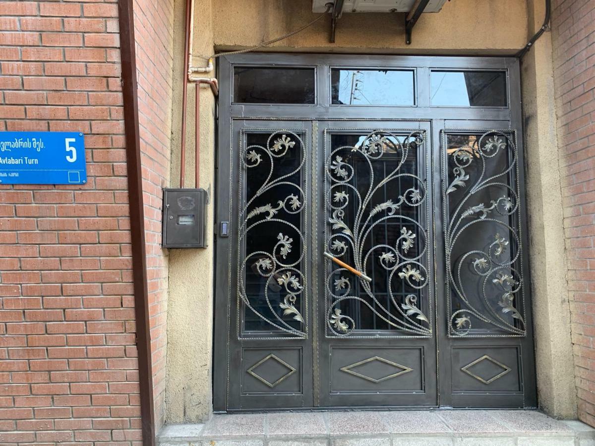 Lilika Apartments On Meskhishvili Tbilisi Luaran gambar